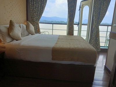 Far Horizon Tours, MV Mahabaahu Suite Cabin Bed.jpeg